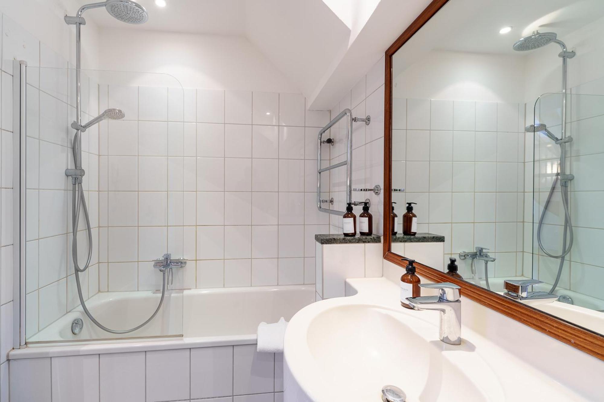 Maisonette Am Holstentor Mit Dachterrasse Und Heimkino Lübeck Exterior foto